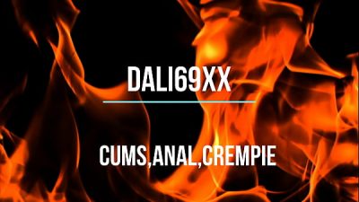 Mamada y corrida encima de su culo.